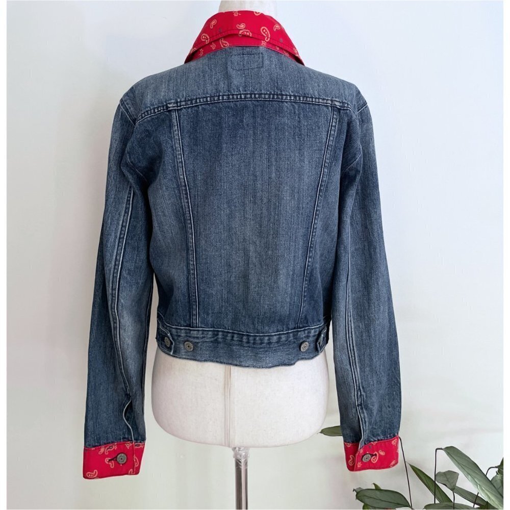 EUC Levi’s Red Bandanna Trim 100% Cotton Classic Denim Jean Jacket L - Picture 8 of 8